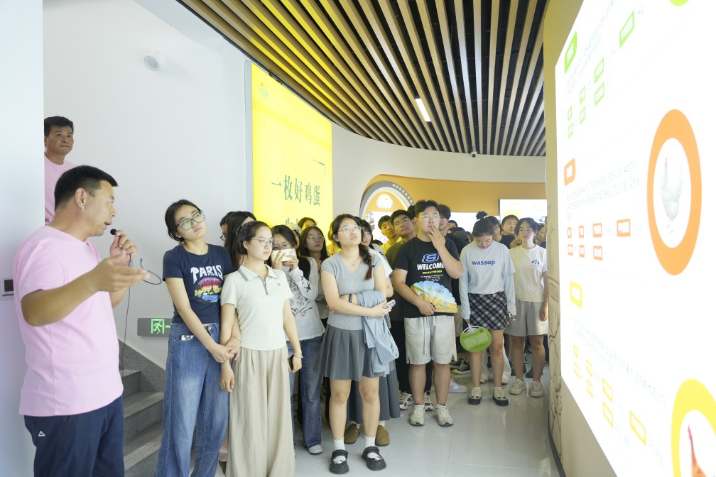 【長(zhǎng)田動(dòng)態(tài)】校企聯(lián)動(dòng)促融合 攜手共進(jìn)筑未來(lái)——山東理工大學(xué)師生參訪(fǎng)長(zhǎng)田實(shí)業(yè)